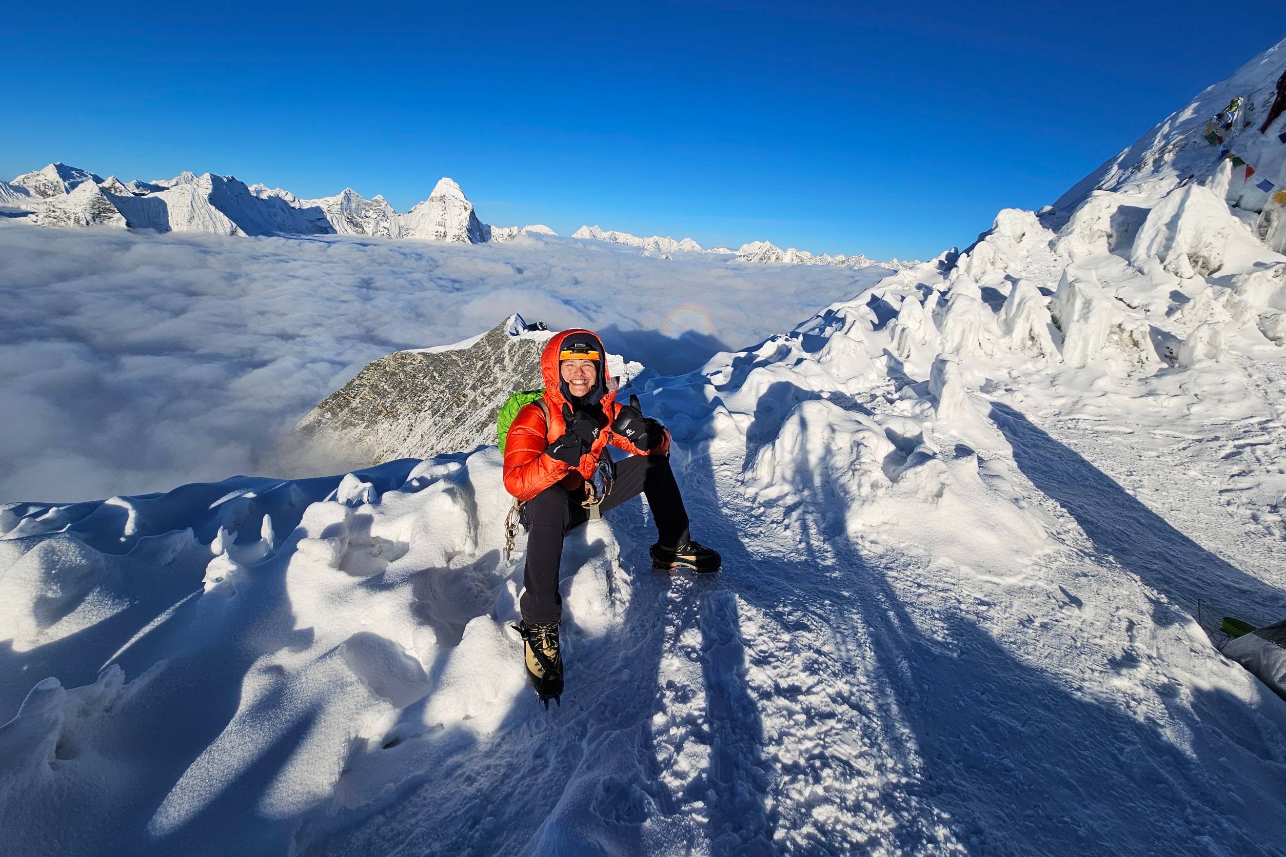 Island peak (6,140 m)